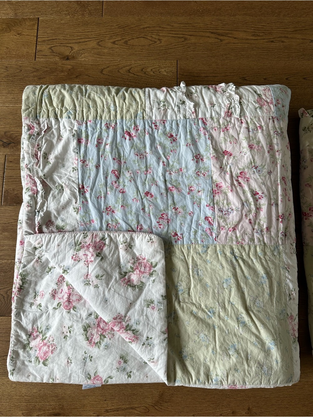 Simply Shabby Chic 100% Cotton Queen Quilt Reversible Patchwork One Pillow Sham